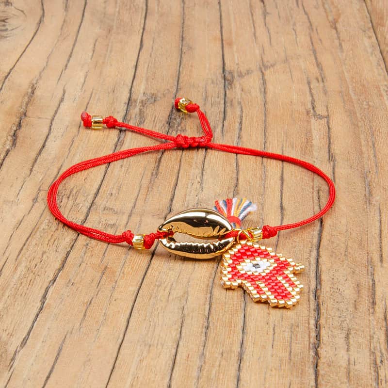 Bracelet Coquillage <br/>Cauri Doré Main de Fatma Rouge – Image 2