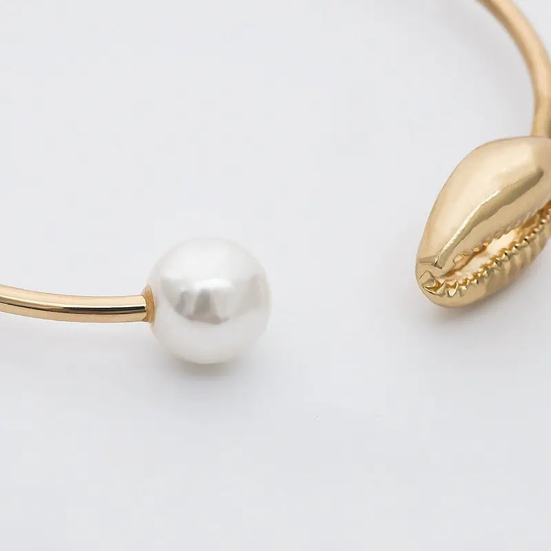 Bracelet Coquillage Cauri Et Perle Blanche (Doré) – Image 2