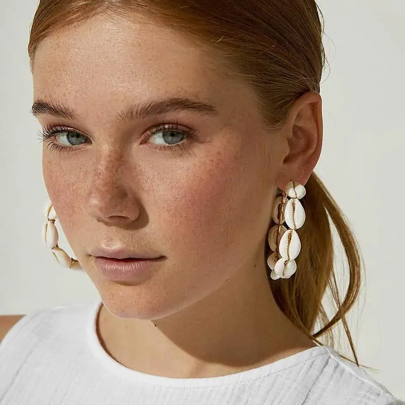 Boucles D'Oreilles Coquillages Créoles Cauri Blanc – Image 2